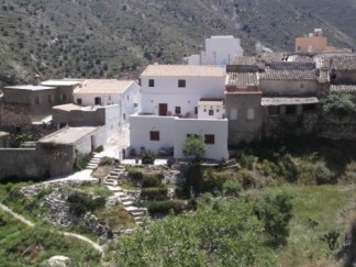 Village House for sale in Albanchez