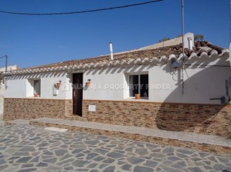 Village House for sale in Oria