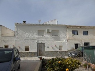 Village House for sale in Lucar