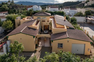 Villa for sale in Bedar