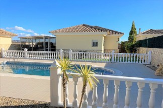 Villa te koop in Zurgena