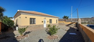Villa zu verkaufen in Arboleas