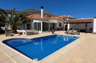 Villa te koop in Arboleas