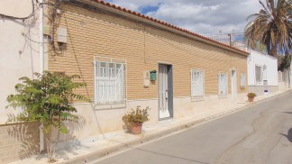 Village House for sale in Fines